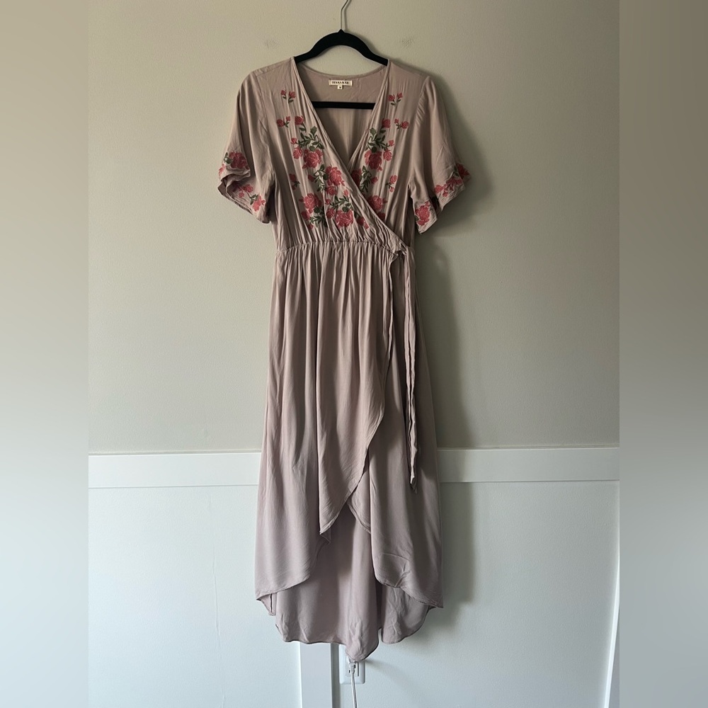 Jessakae Embroidered Floral Wrap Midi Dress Taupe Pink Roses Size M